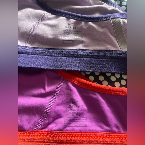 Bundle of 2 Nike V-Neck Low Sports Bee Womens Size Medium - Picture 5 of 7